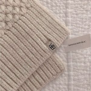 Banana Republic Merino Popcorn Stitch Scarf. Color is pictures with close up